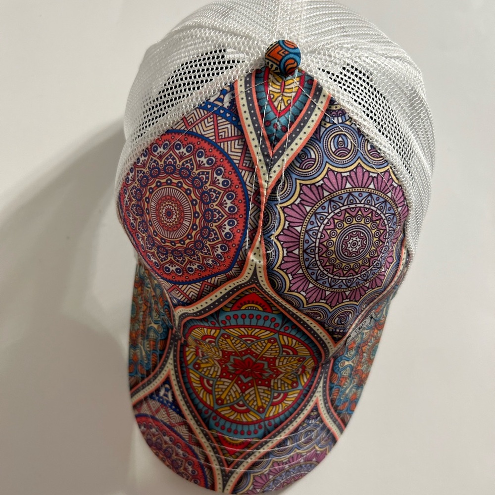 ARIAT WOMEN’S PAISLEY MULTI COLORED TRUCKER SNAPBACK CAP STAINED GLASS STYLE OS - Picture 3 of 10